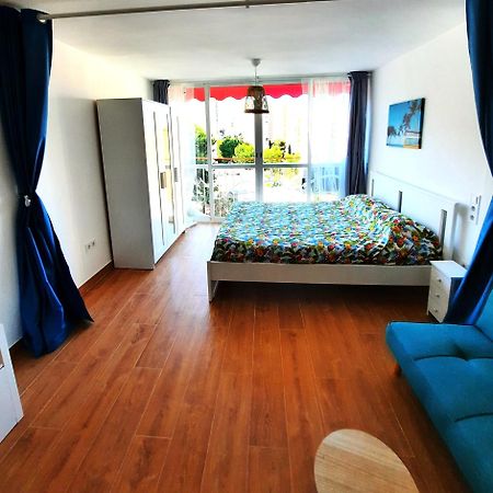 Playmon Holiday Apartment Бенидорм Екстериор снимка