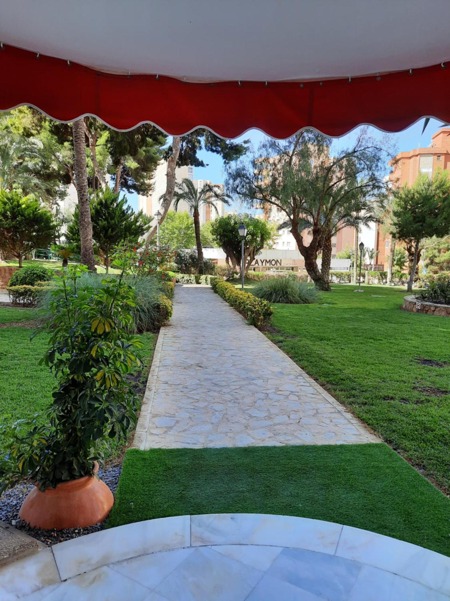 Playmon Holiday Apartment Бенидорм Екстериор снимка