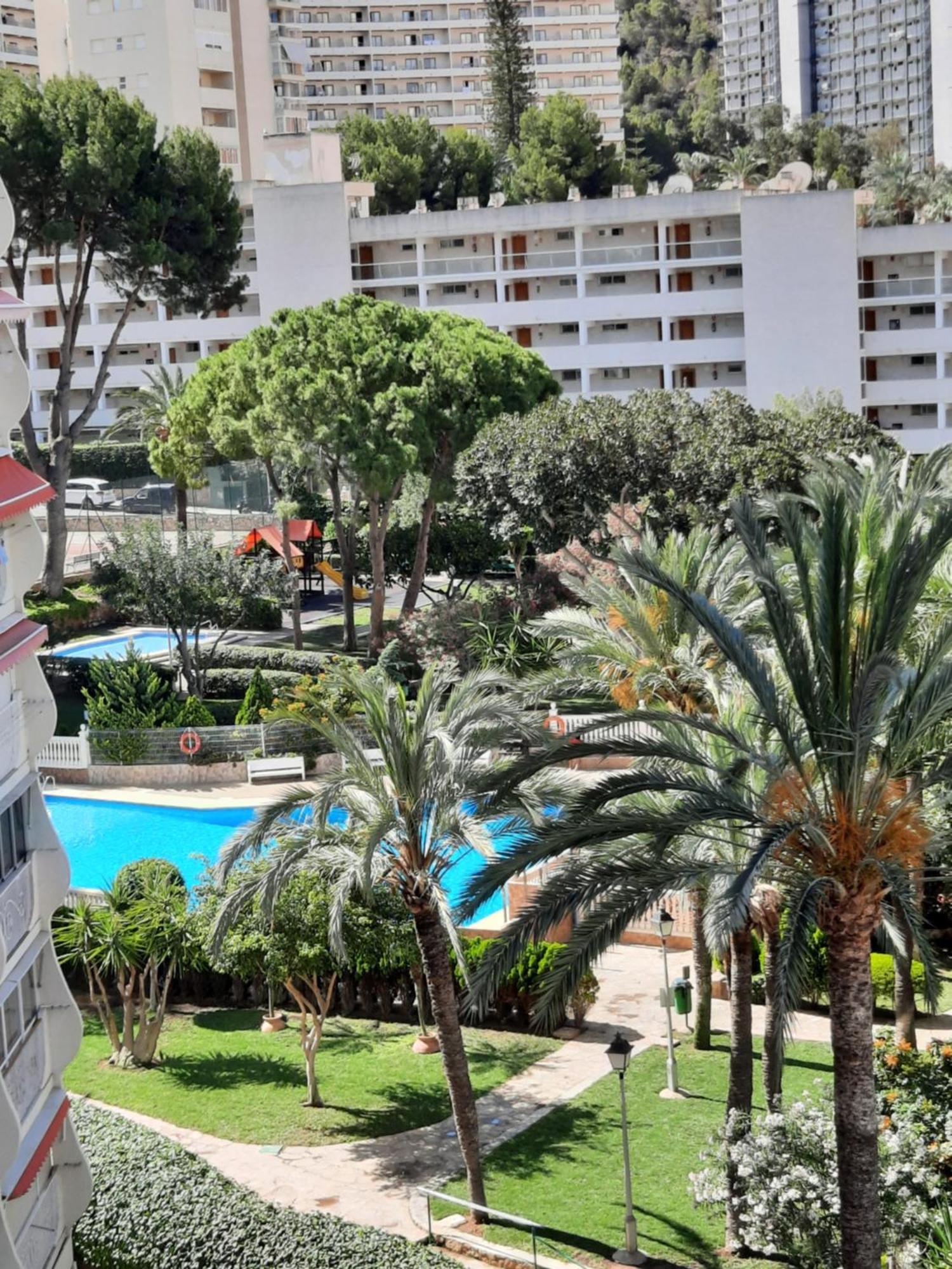 Playmon Holiday Apartment Бенидорм Екстериор снимка