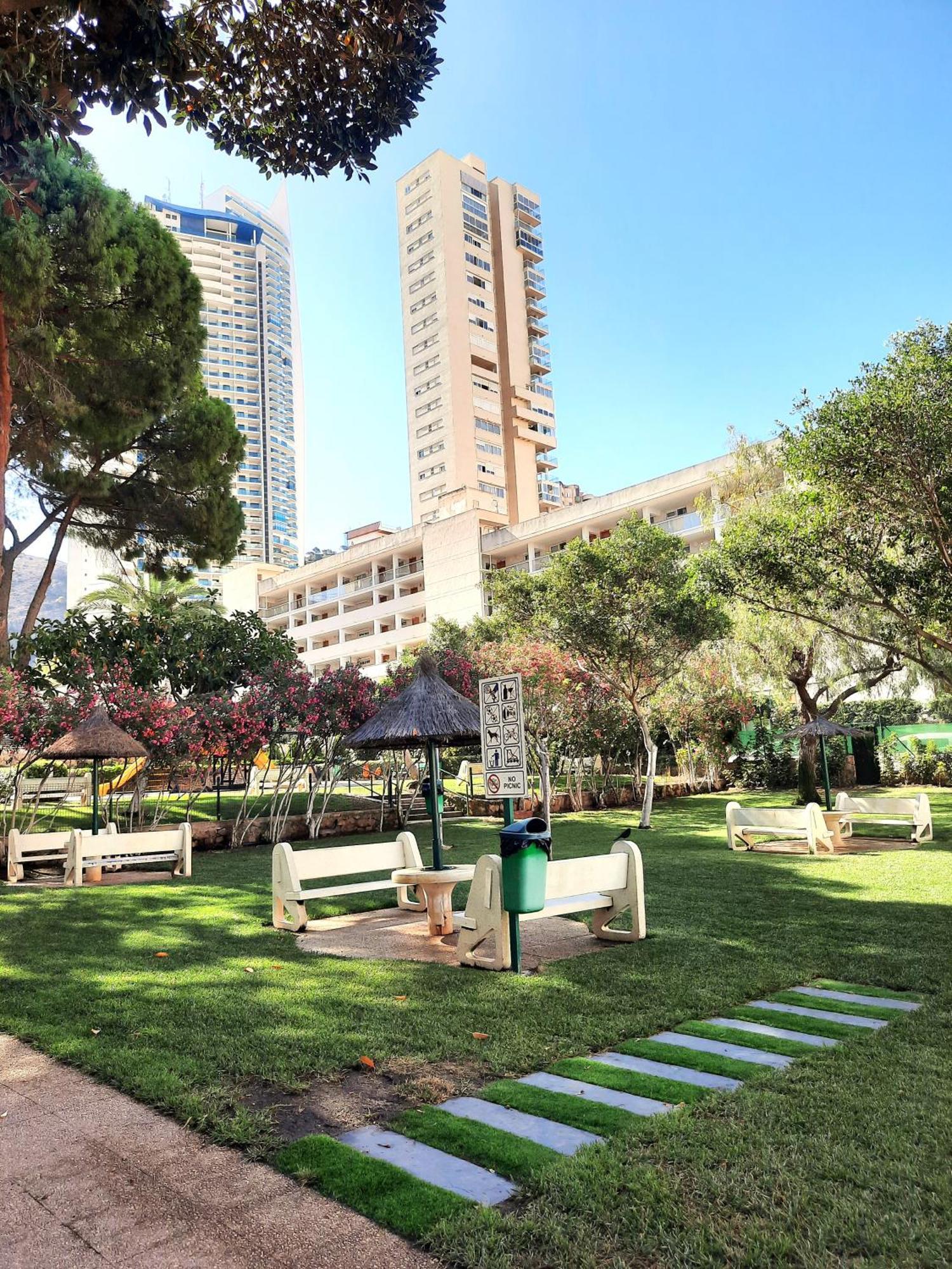Playmon Holiday Apartment Бенидорм Екстериор снимка
