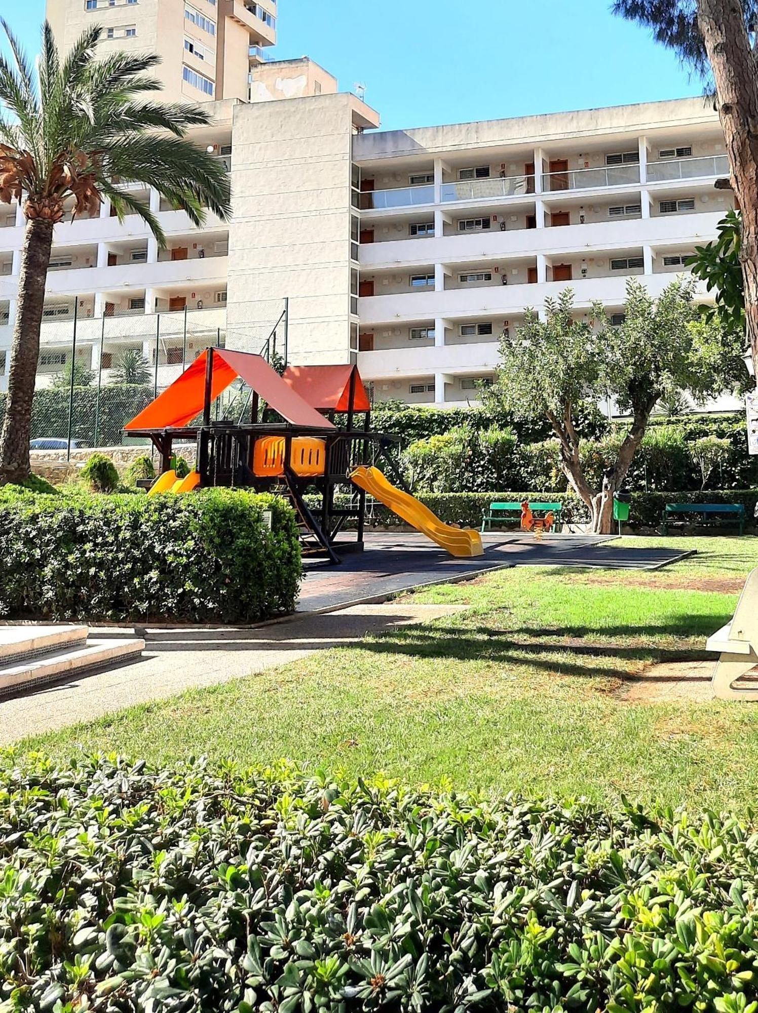 Playmon Holiday Apartment Бенидорм Екстериор снимка